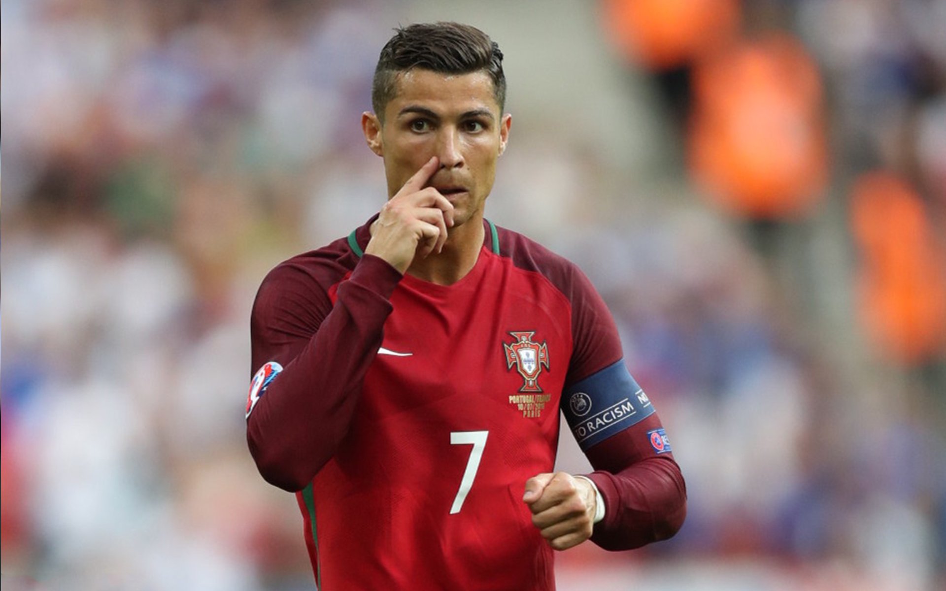 “东安湖赛场：跑酷选手与障碍赛道之间的极限博弈”