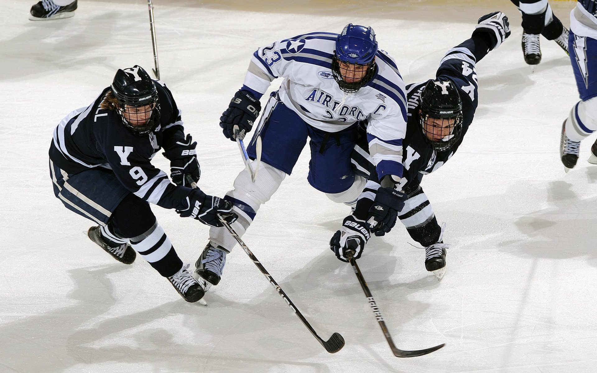 攀岩抱石精英赛 超短线路考验瞬时爆发力